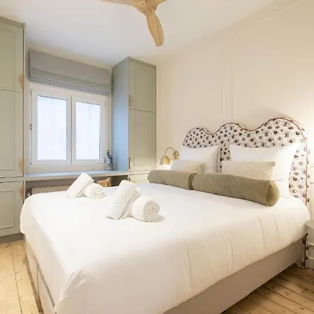 Shway Le Pierre Apartment