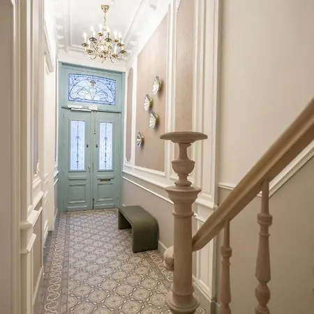 Shway Le Pierre Apartment
