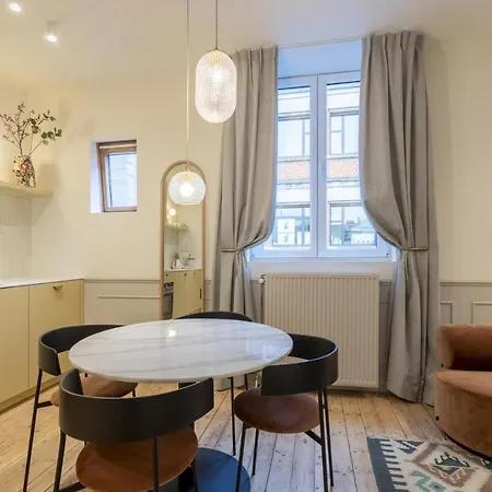 Shway Le Pierre Apartment